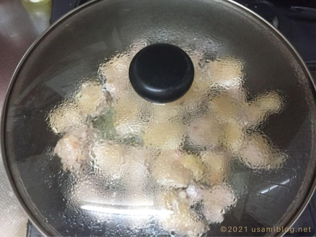 鶏肉の酢しょうゆ照り焼き　蓋をする